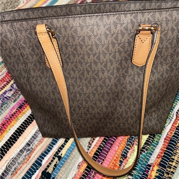 🆕MK Joey Medium Tote - Picture 3 of 3